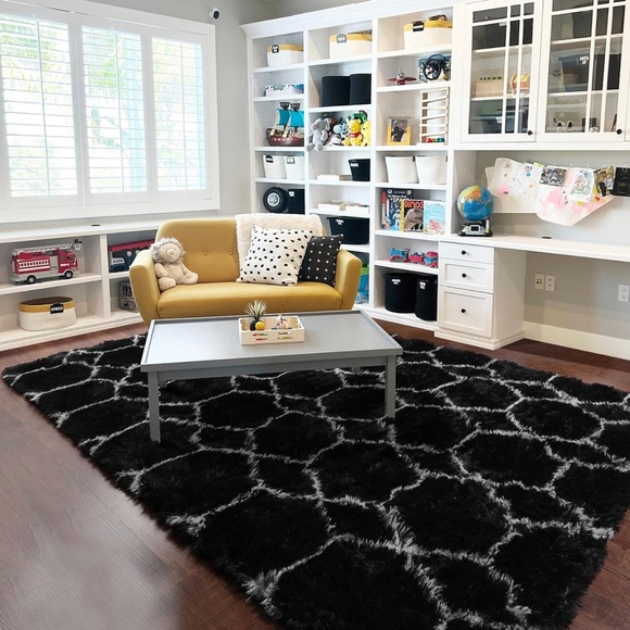 Soft Fuzzy Rug New - Picture 6 of 6